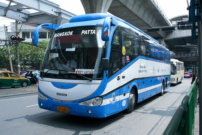 Bus in Bangkok auf dem Weg nach Pattaya.