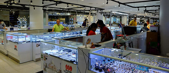Buying jewellery in Bangkok