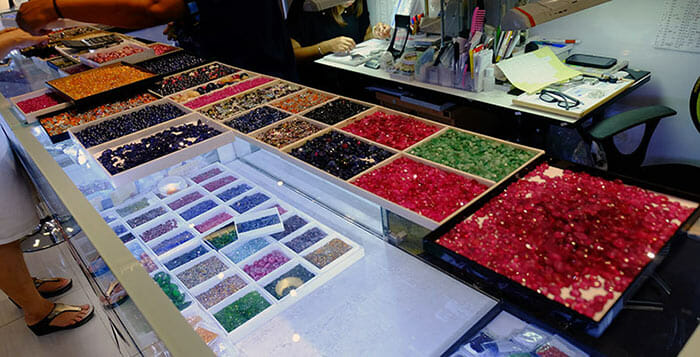 Buying jewellery in Bangkok