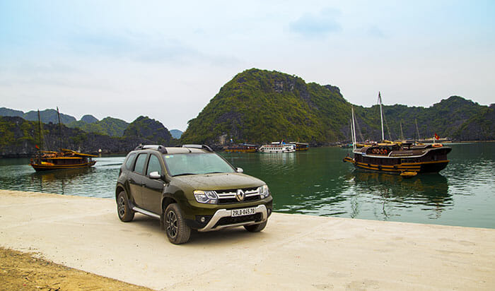 自家用車でハノイからハロン湾へ