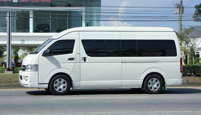 Чаще всего в качестве микроавтобуса/минивэна в Таиланде используется «Toyota commuter»