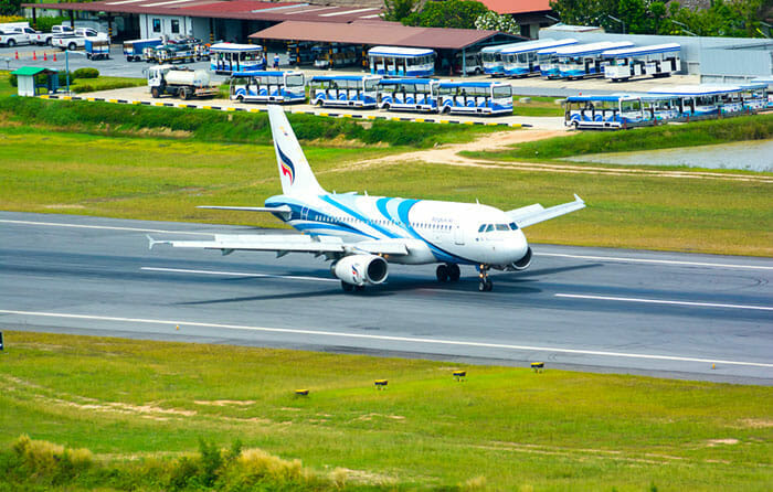 サムイ島空港のバンコク航空の飛行機