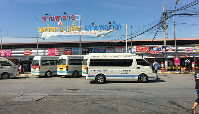 モー・チット・バスステーションバンコクのミニバン