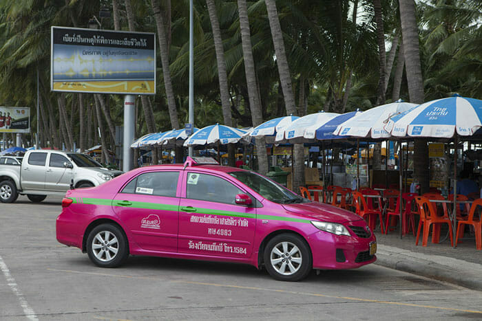 パタヤに駐車するタクシー