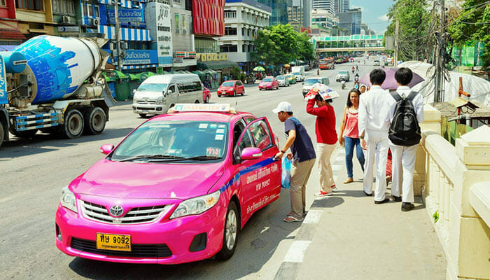 방콕에서 코사멧까지 택시 혹은 개인 미니밴으로 이동
