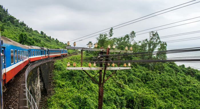 Train from Hanoi to Ninh Binh