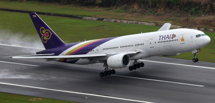 飛行機でプーケットからバンコクへ