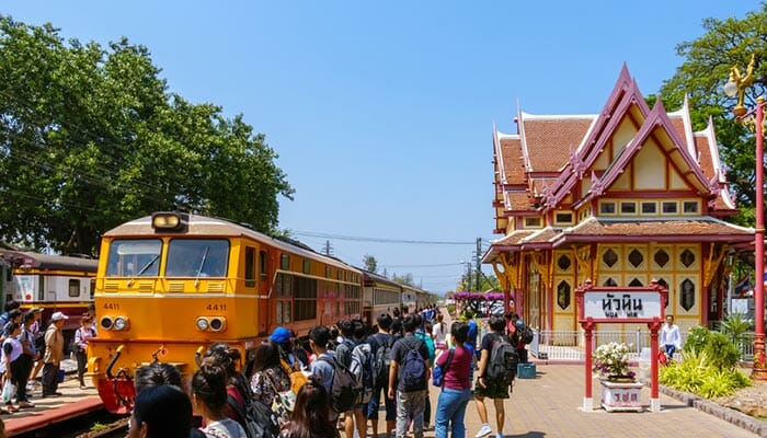 列車とフェリーでホアヒンからサムイ島へ