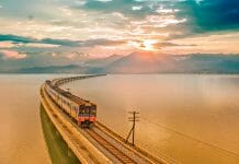 タイの列車で旅行