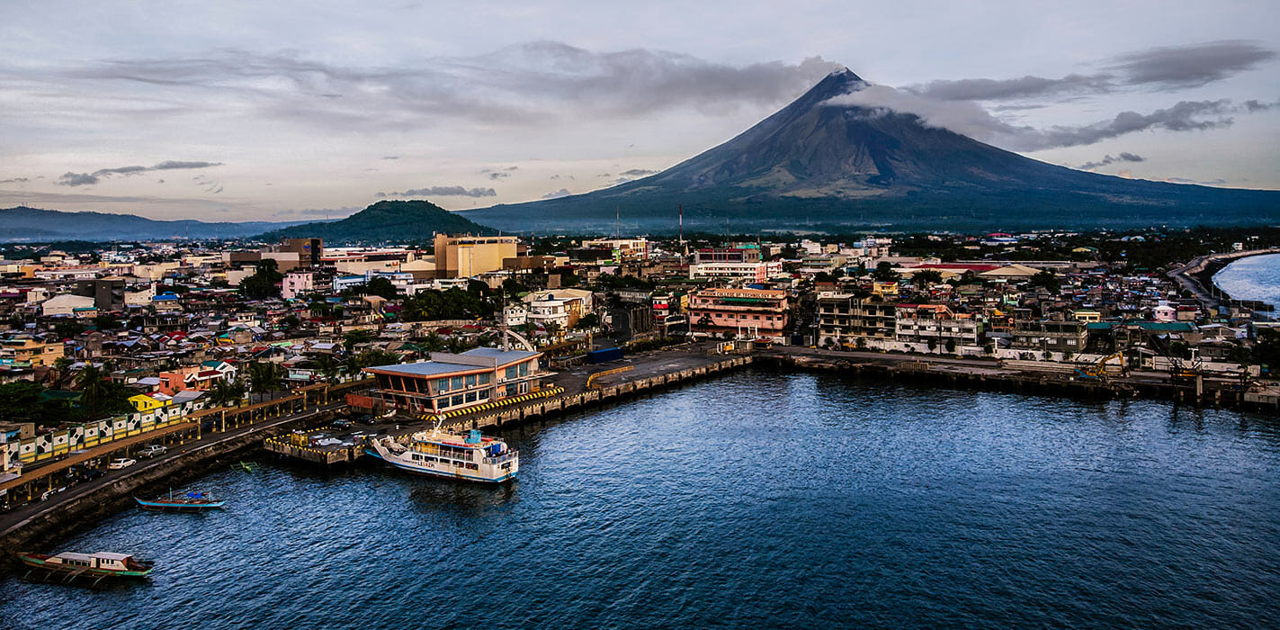マニラからレガスピへ 飛行機かバスで行く