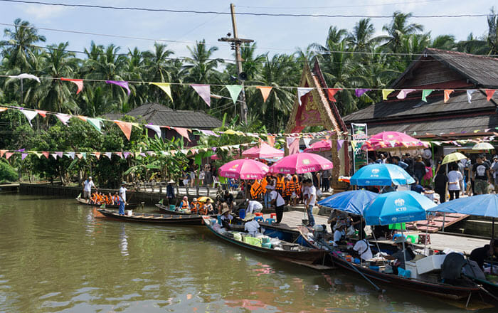 Pra Cha Rat Floating Market