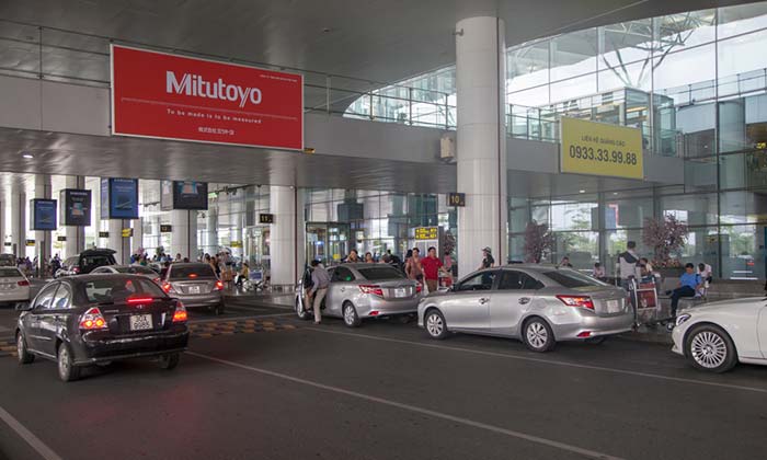 Vom Flughafen Hanoi in die Stadt über einen Abholservice des Hotels