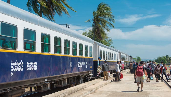 프놈펜에서 캄폿 기차로 이동