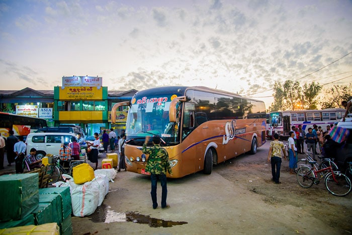 만달레이에서 바간 버스로 이동