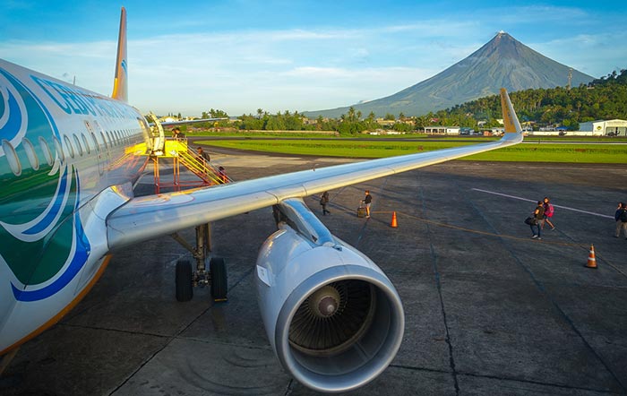 마닐라에서 레가스피 비행기로 이동