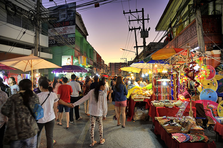 Saturday Night Market Walking Street - Wua Lai Road