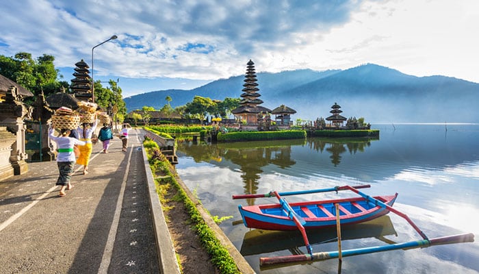 Locals walking to Pura Ulun Danu Bratan, Famous Hindu temple on Bratan lake in Bali