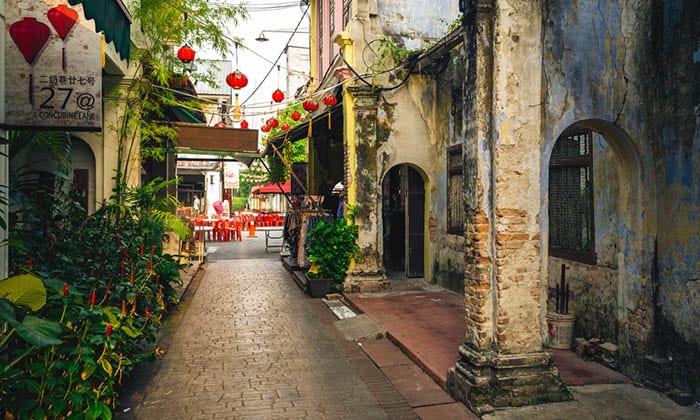 Yi Lai Hong is a narrow side street in Old Town of Ipoh